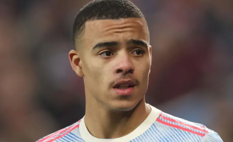 Mason Greenwood zostáva v policajnej väzbe pre podozrenie zo sexuálneho napadnutia a vyhrážania sa zabitím