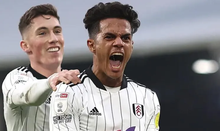 Liverpool napokon nezískal ofenzívneho záložníka Fulhamu Fabia Carvalha