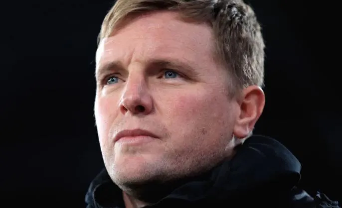 Novinky z Premier League: Howe na lavičke Newcastle sedieť nebude