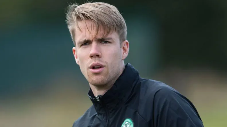 Brentford získal obrancu Ajera a záložníka Onyeku