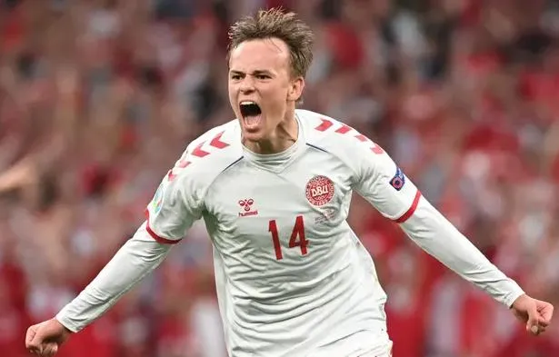 Prestupové špekulácie z Premier League: Damsgaard, Traore, Pogba, Niguez, Andersen, Coutinho