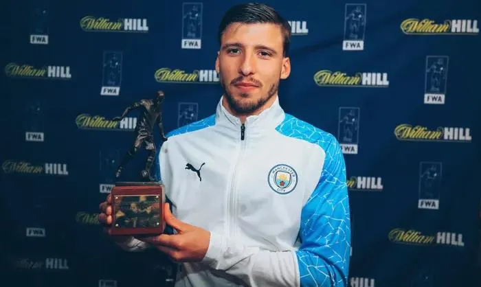 Najlepším hráčom sezóny podľa žurnalistov je obranca Ruben Dias