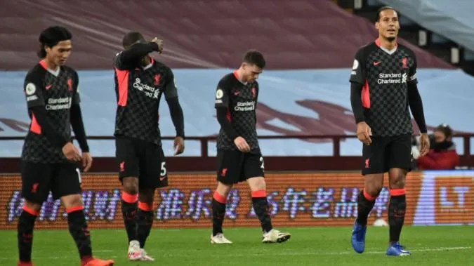 Manchester United a Liverpool si spravili vo štvrtom kole veľkú hanbu