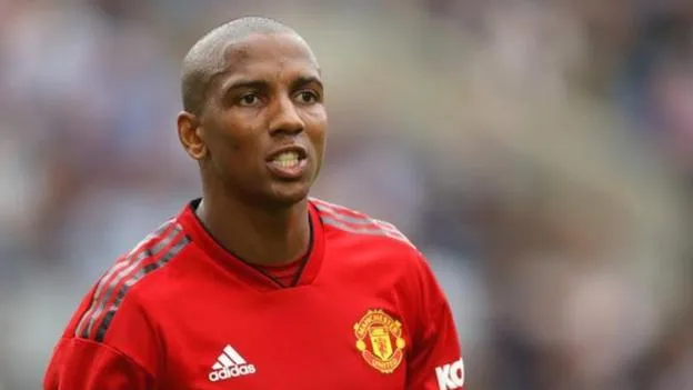 Zimné prestupové okno 2020: Ashley Young dal Manchesteru United košom
