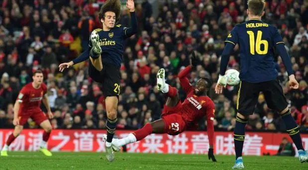 Osemfinále Ligového pohára: V šlágroch zvíťazili Liverpool a Manchester United [VIDEO]