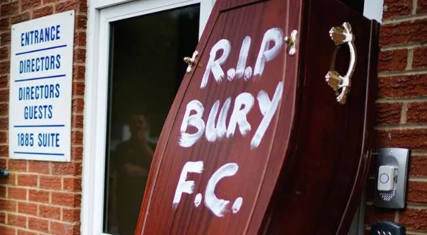 Bury FC bolo vylúčené z tretej najvyššej anglickej súťaže