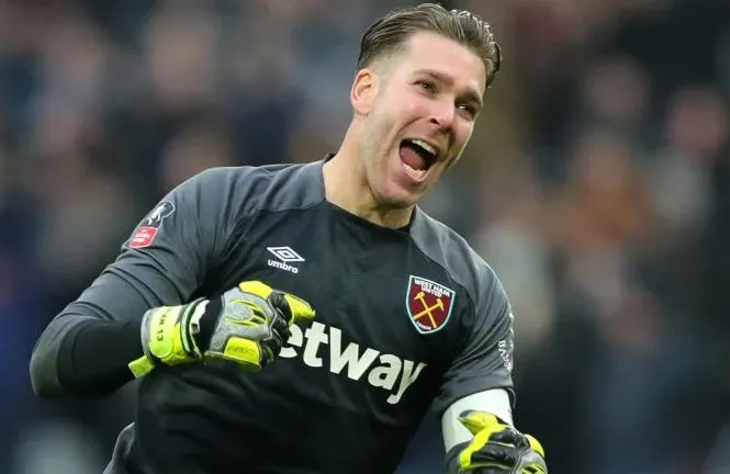 Prestupové novinky z Premier League: Liverpool vymenil brankárov, Rooney sa vracia do Anglicka