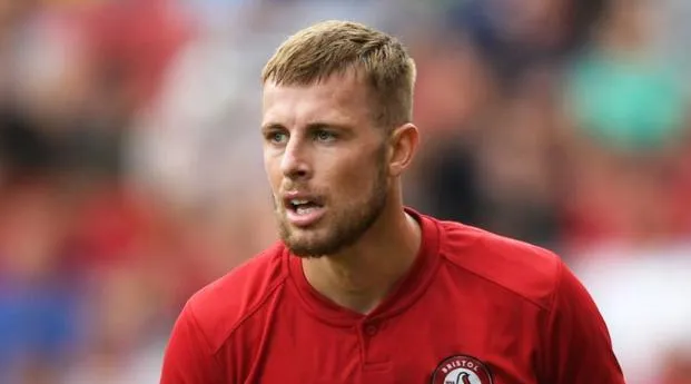 Brighton získal obrancu Webstera za klubový rekord 20 miliónov libier