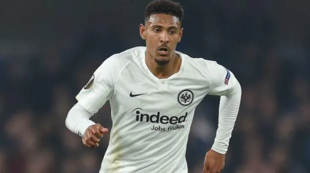 West Ham sa dohodol s Frankfurtom na prestupe útočníka Sébastiena Hallera