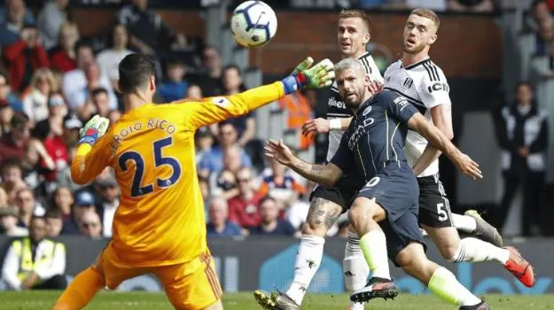32. kolo Premier League: Liverpool so šťastím zdolal Tottenham [VIDEO]
